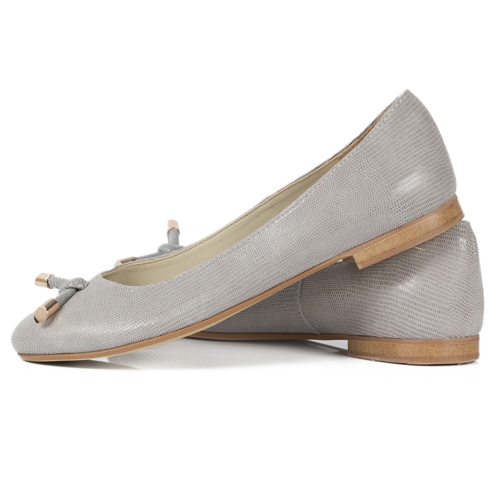 Jasnoszare skórzane baleriny z supełkiem