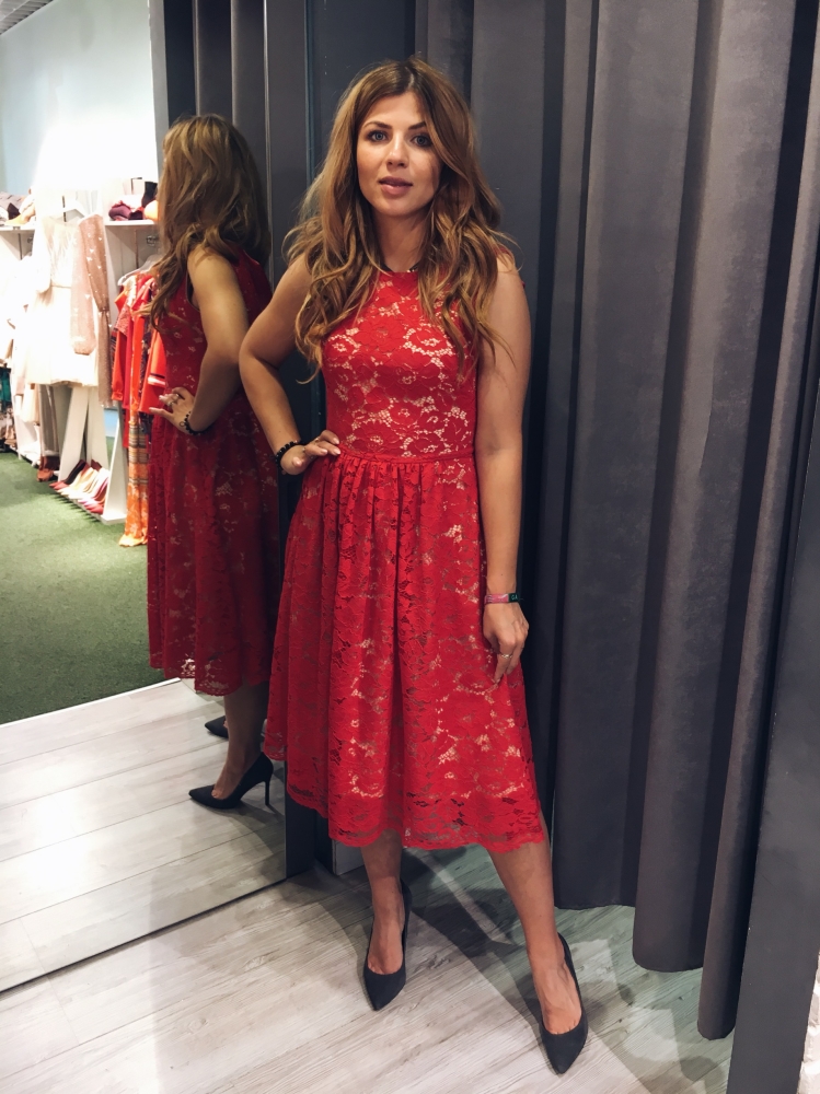 Czerwona koronkowa sukienka midi June by Swing