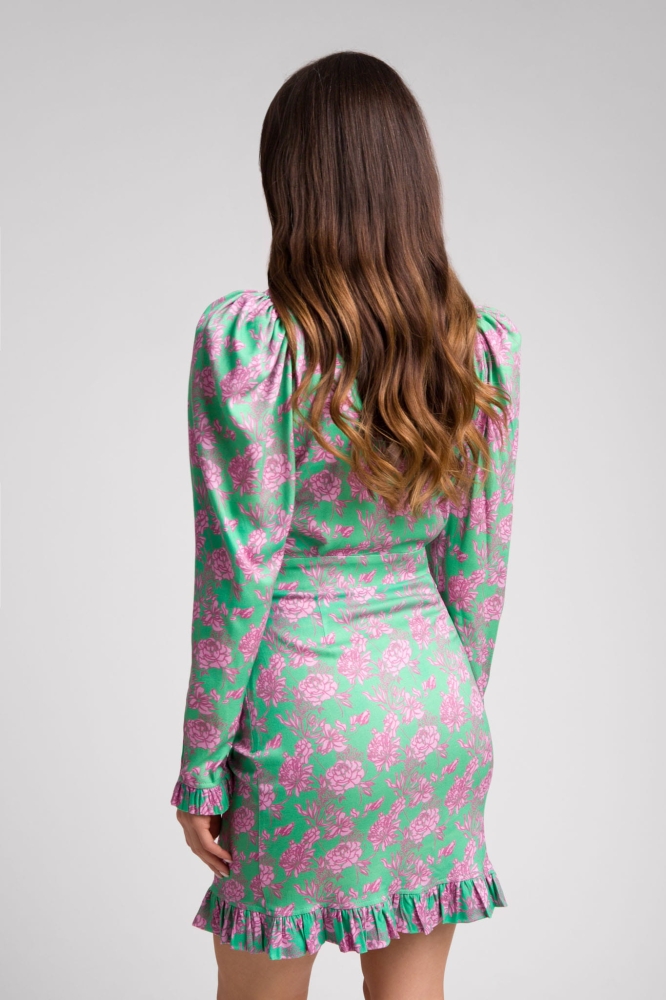 Zielona dopasowana sukienka w różowe kwiatki z długim rękawem Clarissa by Swing miętowa sukienka w kwiaty z długim rękawem i dopasowanym drapowanym dołem