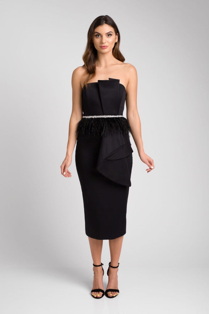 Dopasowana czarna sukienka midi z ozdobną aplikacją z piór Dallas by Swing