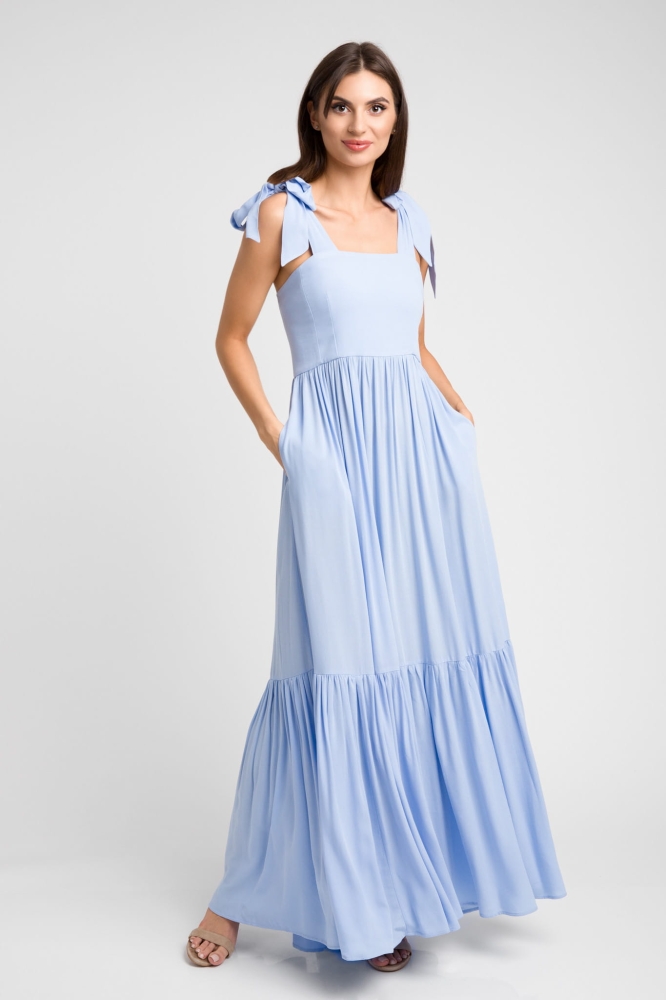 Błękitna długa sukienka maxi z kokardami przy ramiączkach Dreamy by Swing