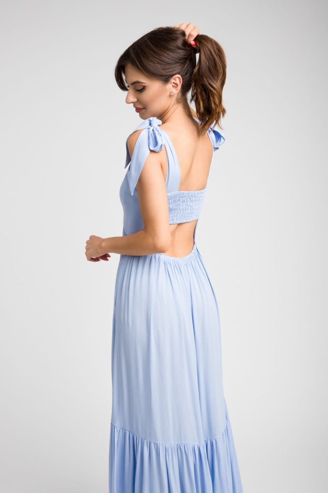 Błękitna długa sukienka maxi z kokardami przy ramiączkach Dreamy by Swing