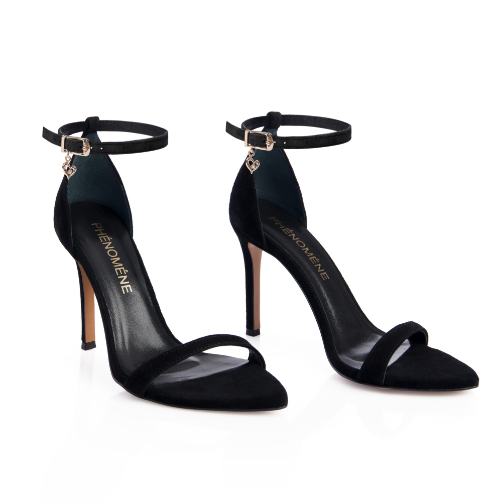 Czarne sandałki w szpic na obcasie z cienkim paskiem skóra zamszowa