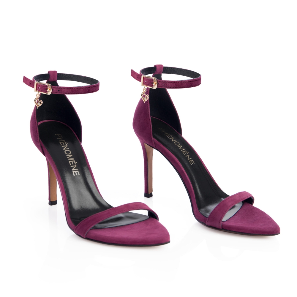 Śliwkowe sandałki w szpic na obcasie z cienkim paskiem skóra zamszowa