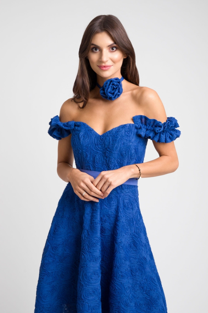 Niebieska tiulowa sukienka midi z ozdobnymi ramiączkami Orangina by Swing