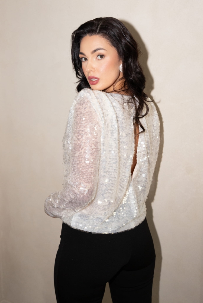 Elegancka biała cekinowa bluzka z rozcięciem na plechach Elisa by Swing