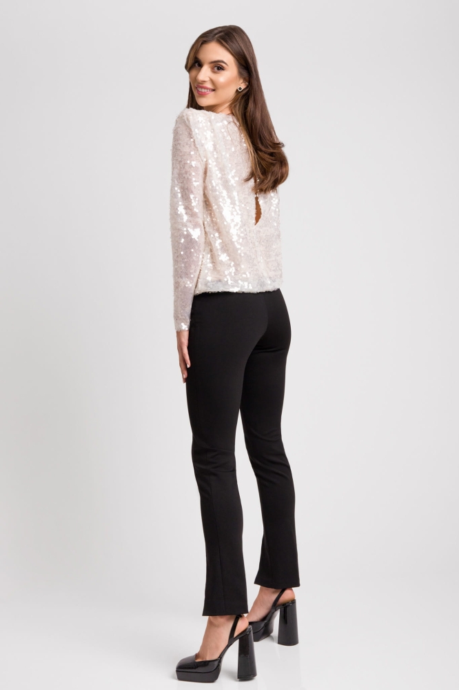 Elegancka biała cekinowa bluzka z rozcięciem na plechach Elisa by Swing