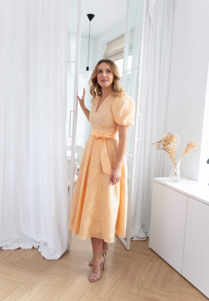 Morelowa  rozkloszowana sukienka  midi z bufiastym rękawem Icon Romantic by Swing