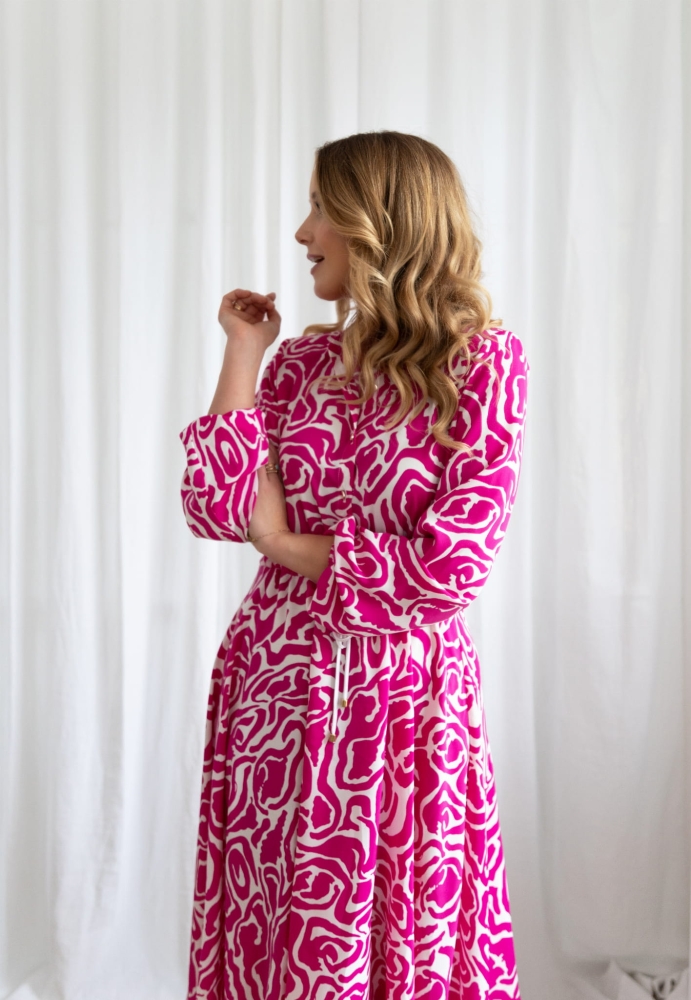 Wiskozowa rozkloszowana szmizjerka w amarantowy wzór Lea by Swing