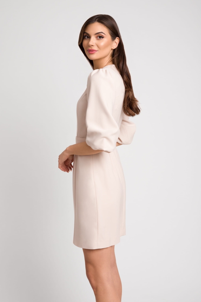 Beżowa elegancka sukienka ze stójką Oriana by Swing