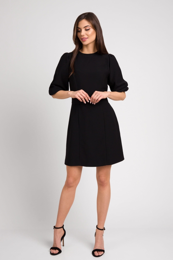 Czarna elegancka sukienka ze stójką Oriana by Swing