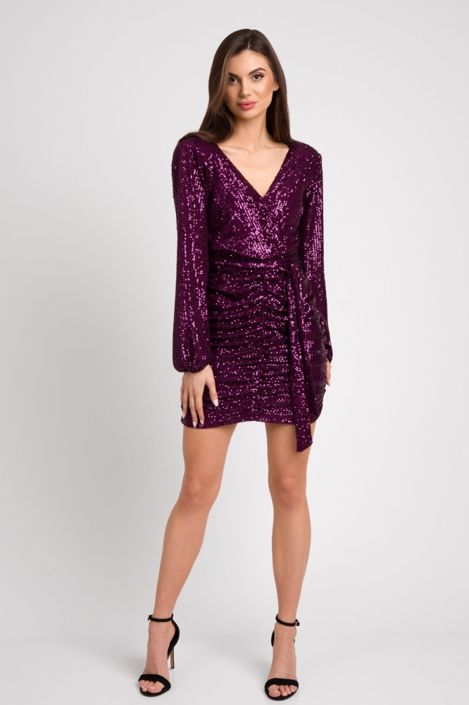 Fioletowa mini sukienka z cekinów z kopertowym dekoltem i długim rękawem Sparkle by SWING