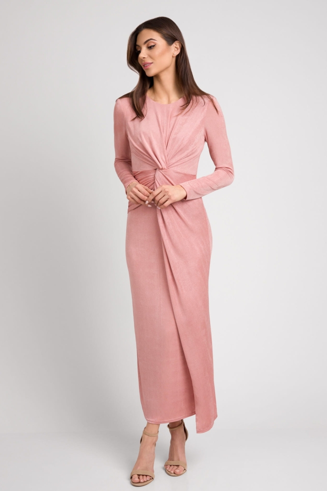 Pudrowo różowa długa sukienka z długim rękawem Hailey by Swing