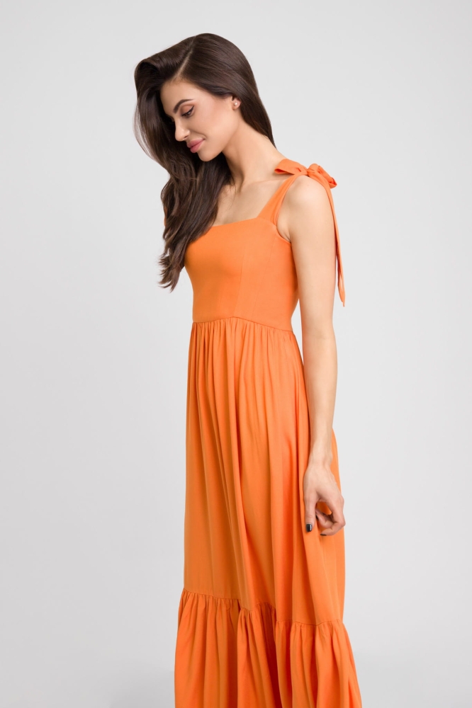 Pomarańczowa długa sukienka maxi z kokardami przy ramiączkach Dreamy by Swing