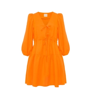 Pomarańczowa rozkloszowana sukienka z bufiastym rękawem Dixie by Swing 