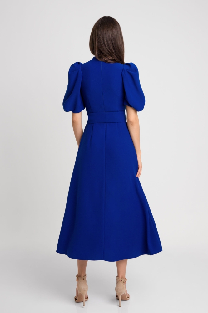 Kobaltowa lekko rozkloszowana sukienka midi z bufiastym rękawem Icon by Swing