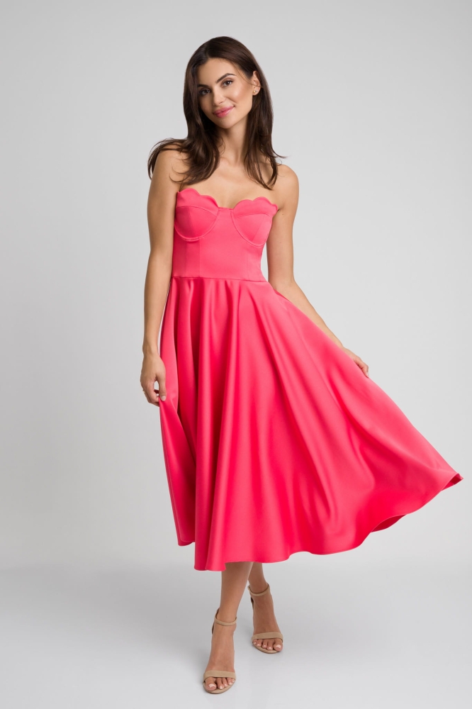 Koralowa satynowa rozkloszowana sukienka midi na gorsecie Flavia by Swing