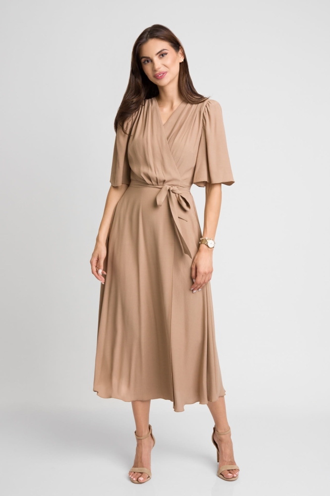 Beżowa kopertowa sukienka midi  z  rękawem do łokcia Frida by Swing
