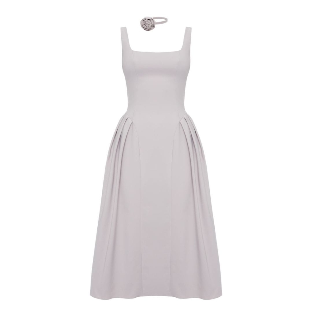 Szara lekko rozkloszowana sukienka midi na ramiączkach z różą Margot by Swing