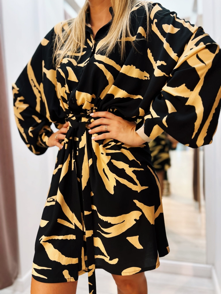 Czarna kimonowa sukienka w beżowy zwierzęcy wzór Bari by Swing