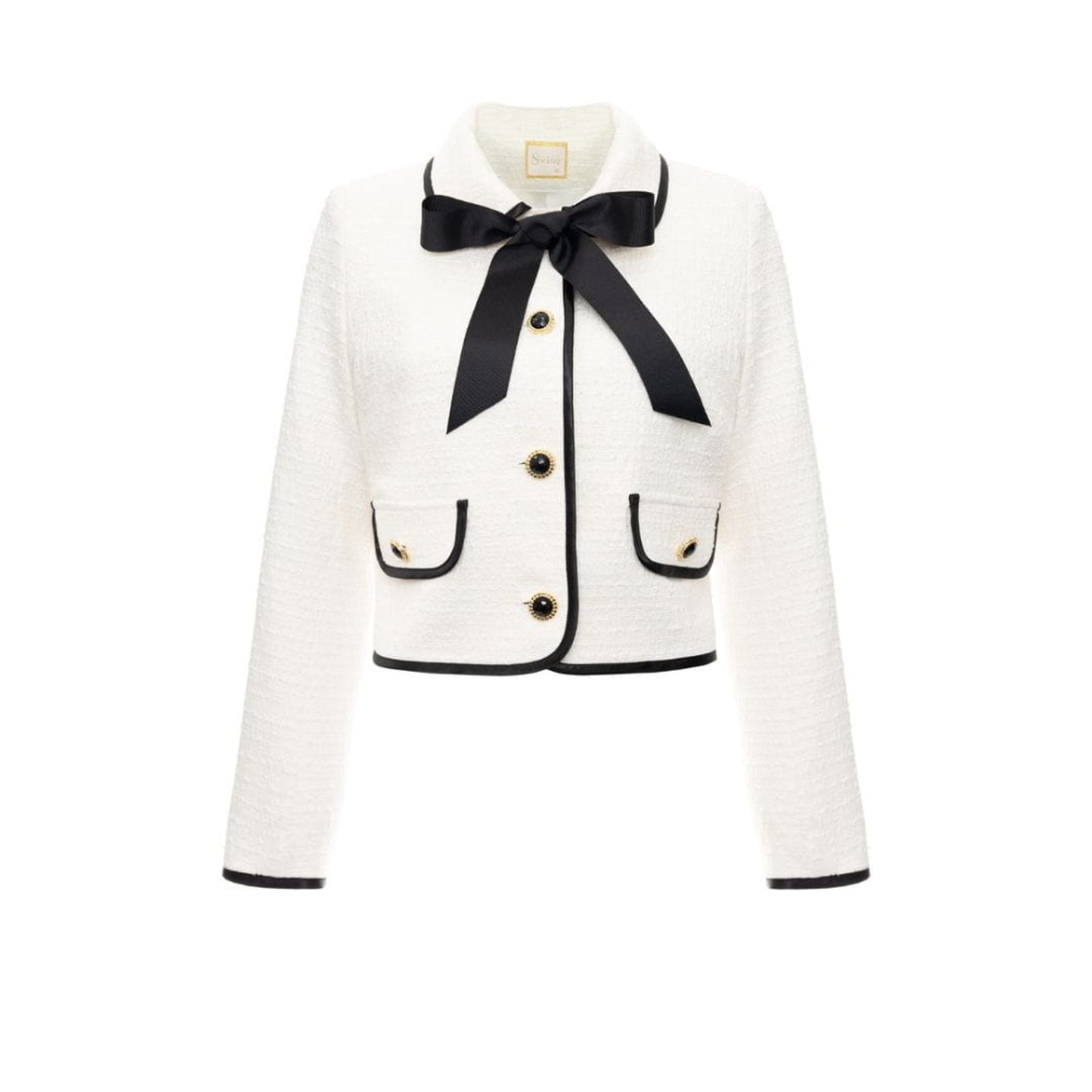 Śmietankowy tweedowy komplet spódnica + marynarka z ozdobną kokardą i lamówką Ella by Swing