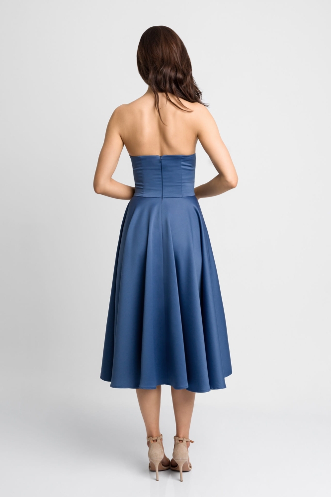 Niebieska satynowa rozkloszowana sukienka midi na gorsecie Flavia by Swing