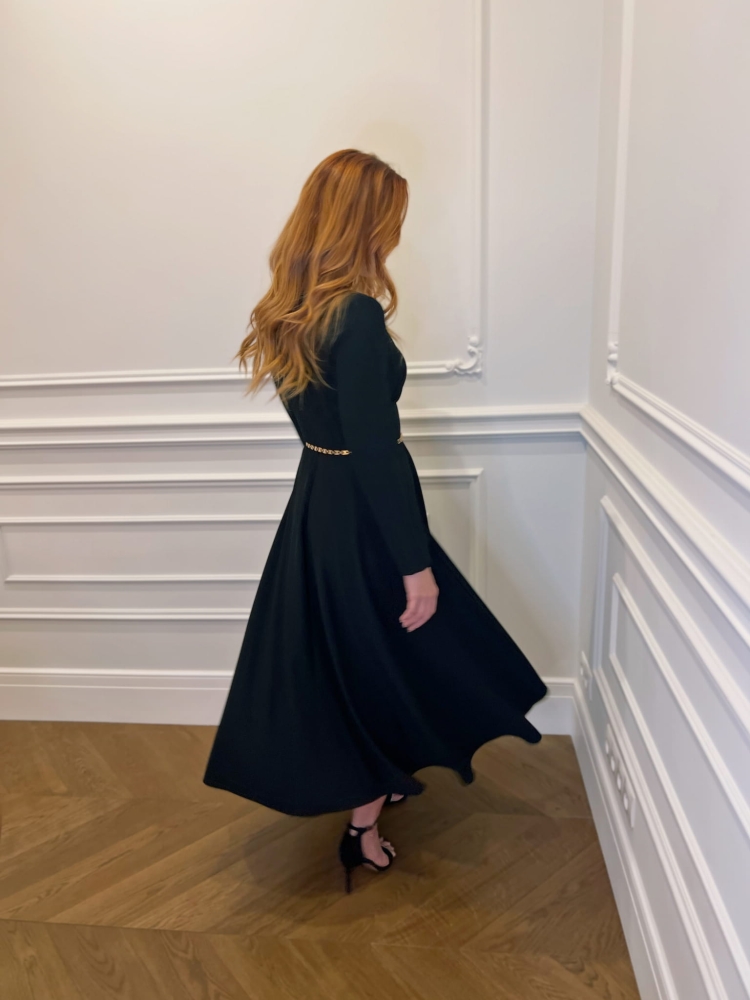 Czarna rozkloszowana sukienka midi z długim rękawem Viral by Swing