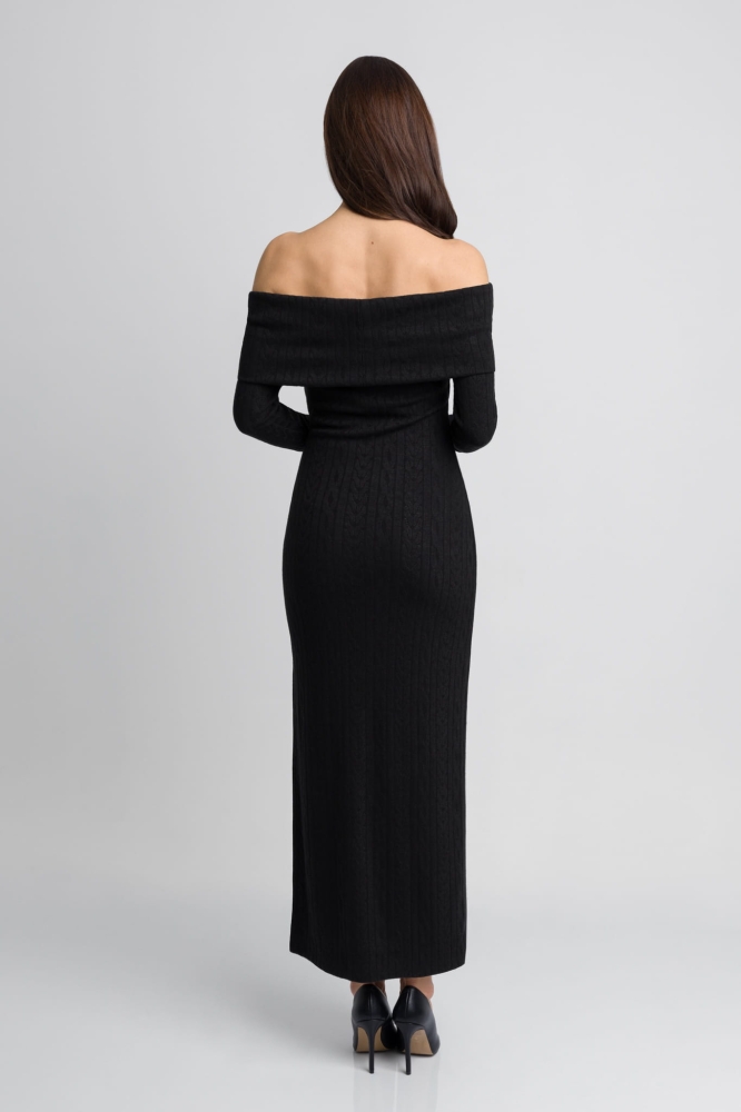 Czarna długa dzianinowa sukienka z hiszpańskim dekoltem i rozporkiem Tori by Swing