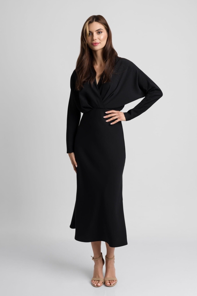 Czarna elegancka sukienka midi o luźnym kroju z dekoltem V Loca by Swing
