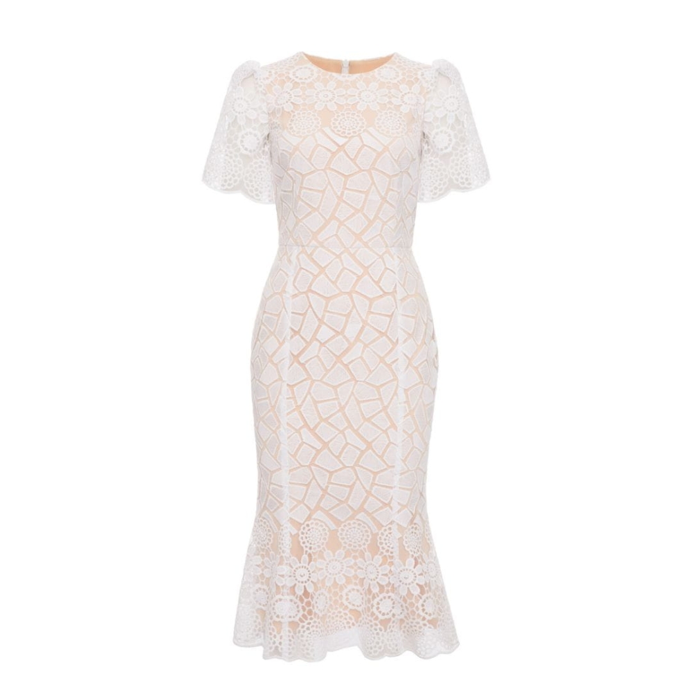 Biała elegancka dopasowana koronkowa sukienka midi z krótkim rękawem Leona by Swing