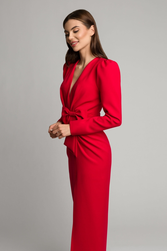 Czerwona elegancka dopasowana sukienka midi z rozporkiem i ozdobną kokardą Fiona by Swing
