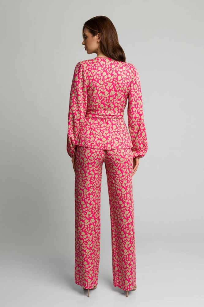 Różowy wiskozowy komplet spodnie + bluzka z baskinką w beżowy wzór Toledo by Swing