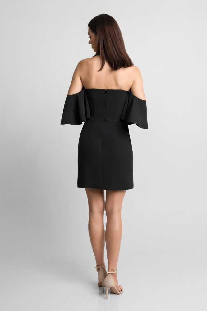 Czarna elegancka sukienka hiszpanka mini z ozdobną falbaną i rozporkiem Sierra by Swing