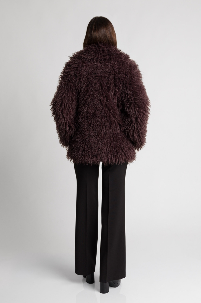 Brązowe sztuczne futro z lamy w kolorze kakaowym sięgające za pupę bardzo stylowe i puszyste idealne na wielkie wyjscie