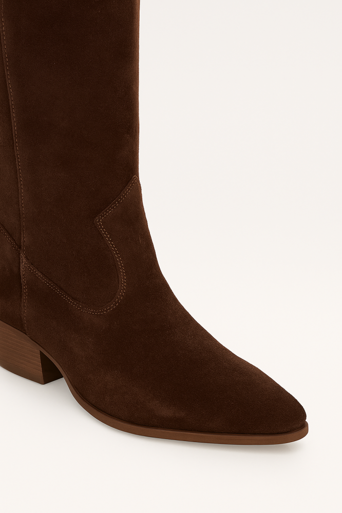 Brązowe zamszowe skórzane kozaki kowbojki przed kolano kowbojki zamsz w kolorze ciemny brąz skóra naturalna