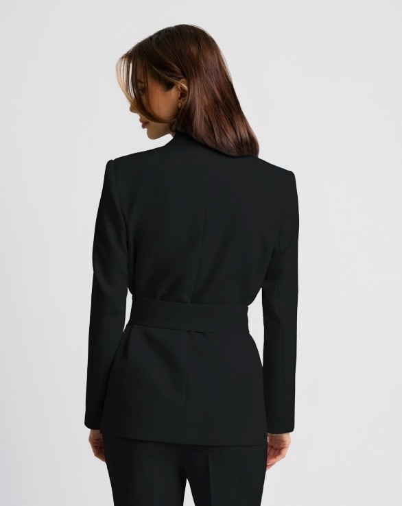 Czarna klasyczna elegancka marynarka na jeden guzik z paskiem w talii Diego One