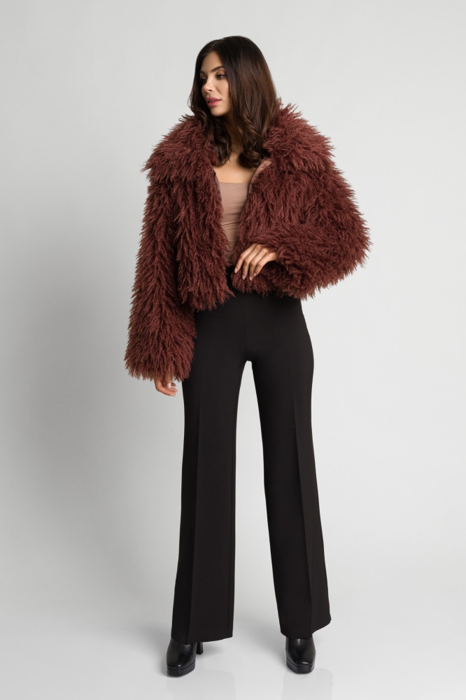 Brązowe krótkie futro wegańskie z lamy futerko z włosiem w kolorze brązowym