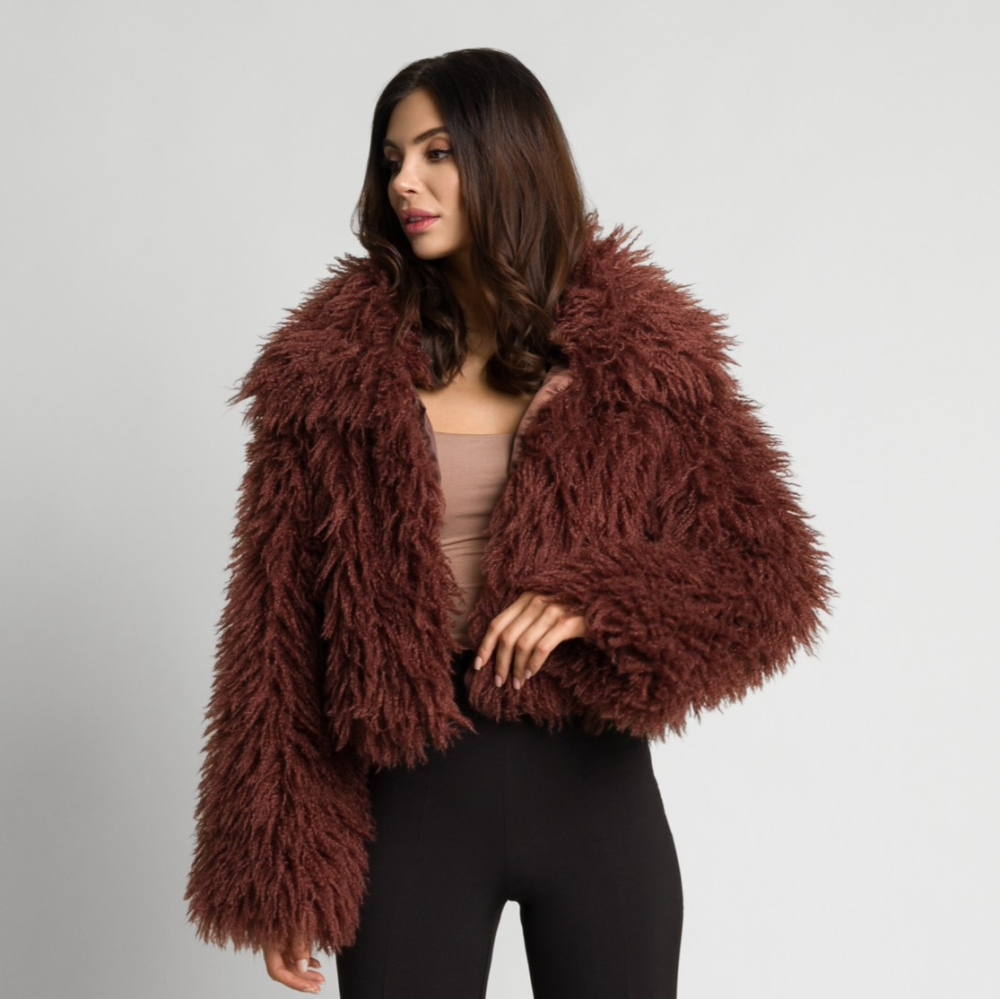 Brązowe krótkie futro wegańskie z lamy