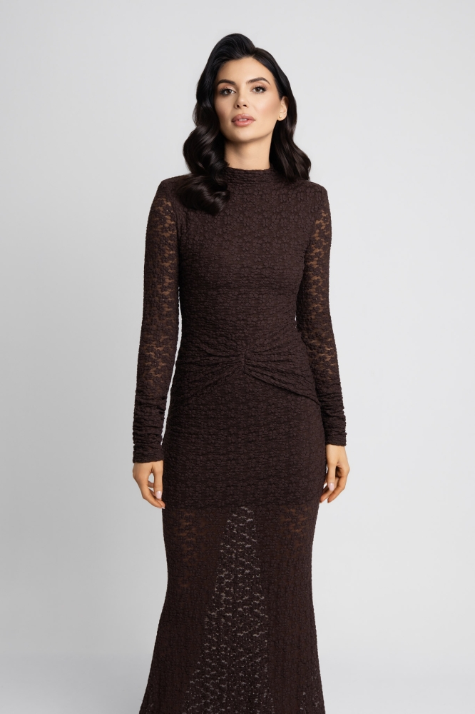 Długa efektowana brązowa koronkowa sukienka z krótszą podszewką Anabel romantic by Swing