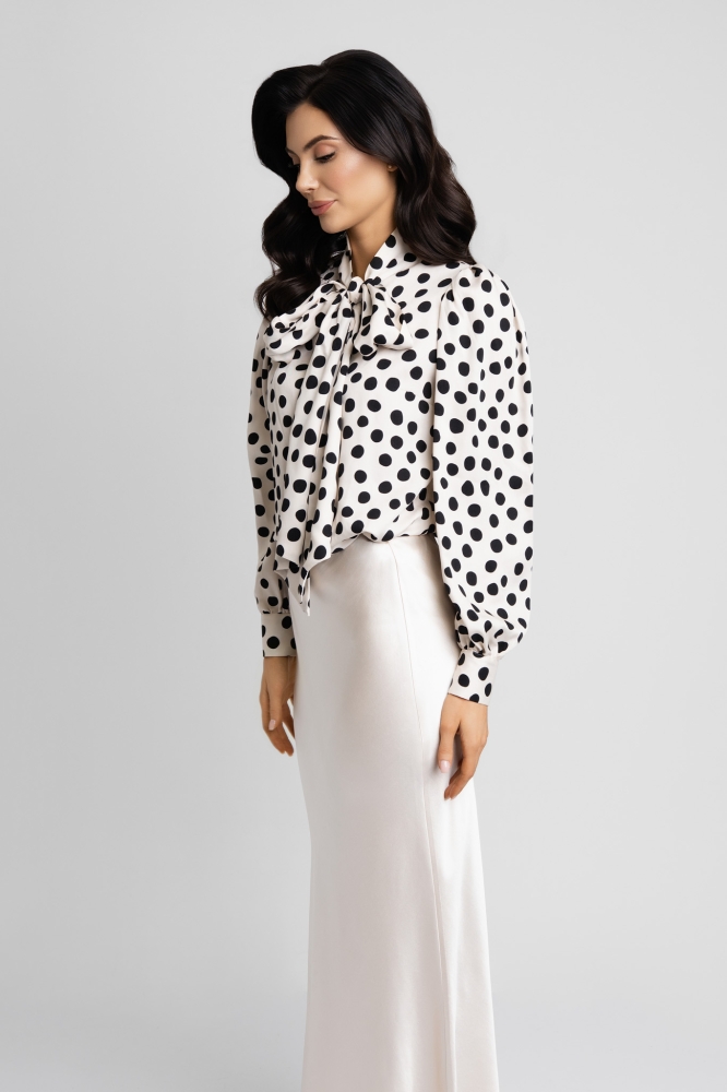 Elegancka wiskozowa śmietankowa koszula w grochy z wiązaniem przy szyi Mila by Swing