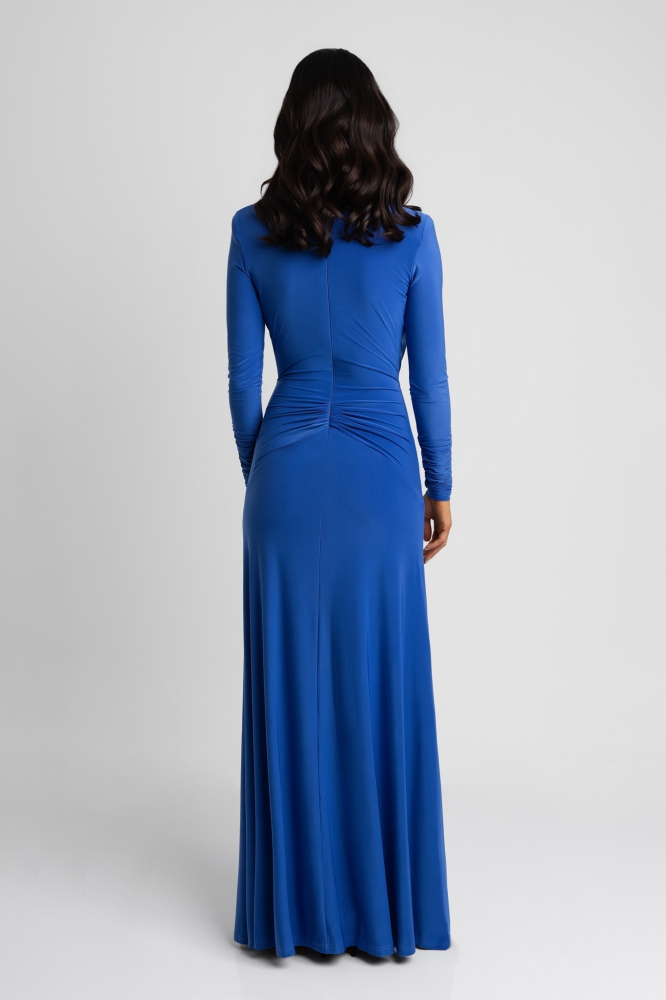 Długa efektowana niebieska sukienka z głębokim dekoltem i marszczeniem w talii  Valentina by Swing  royal blue