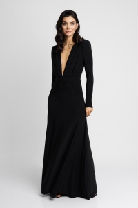 Długa efektowana czarna sukienka z głębokim dekoltem i marszczeniem w talii  Valentina by Swing