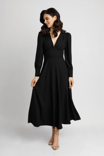 Czarna rozkloszowana romantyczna sukienka midi z dekoltem Aisha by Swing 