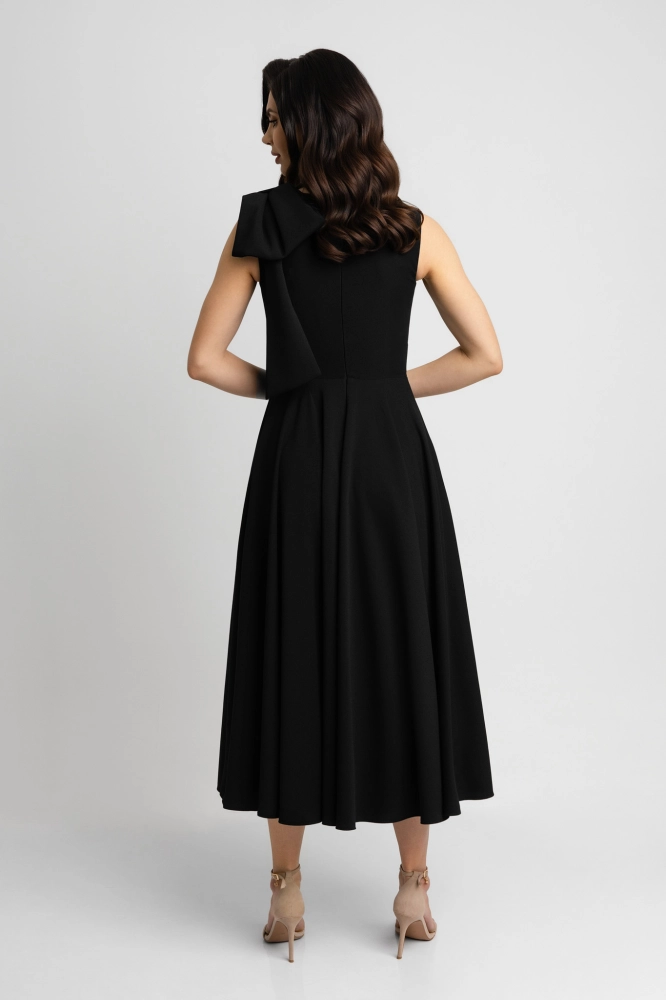 Czarna rozkloszowana sukienka midi z kokardą na ramieniu Mercy by Swing