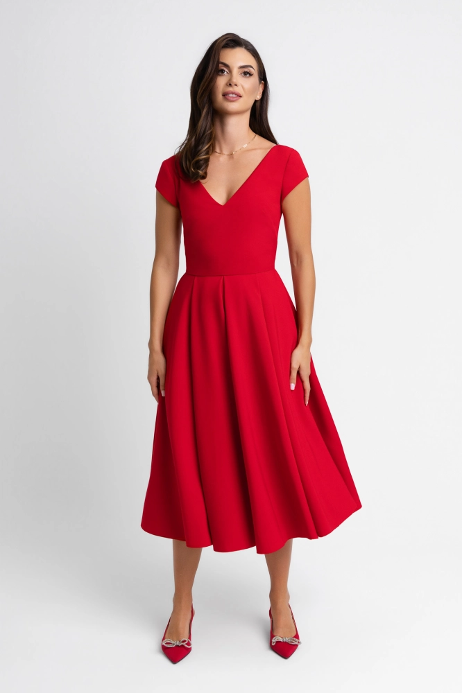 Maria to ponadczasowa sukienka midi, która zachwyca eleganckim krojem i kobiecym fasonem. Elegancka rozkloszowana sukienka midi z krótkim rękawem i szerokim dekoltem Maria by Swing