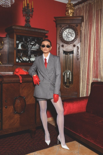 Elegancka dwurzędowa szara marynarka z wełną we wzór w jodełkę Avery by Swing