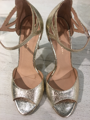 Złote skórzane sandałki na szpilce