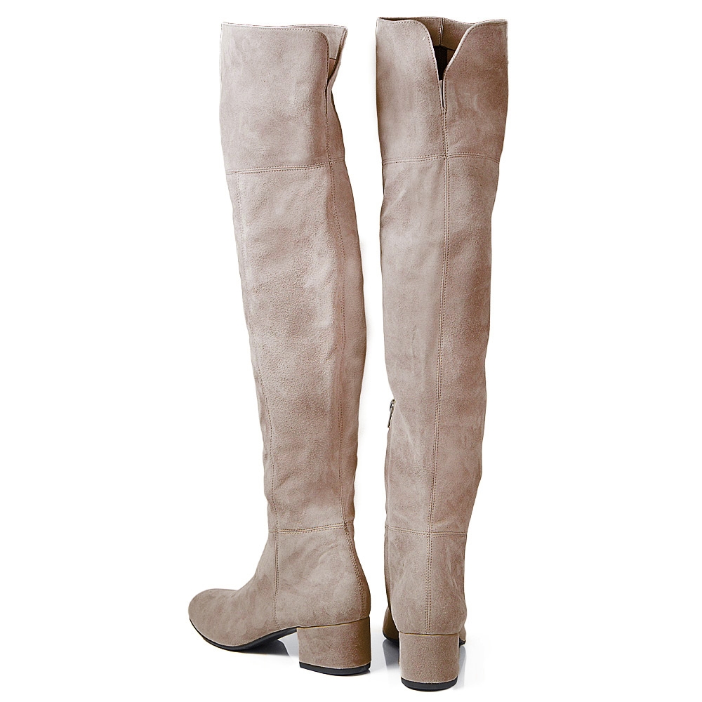 Beżowe zamszowe kozaki z wysoką cholewką Gianmarko