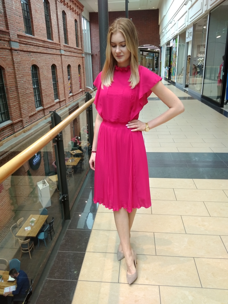 Różowa plisowana sukienka Harmony SWING