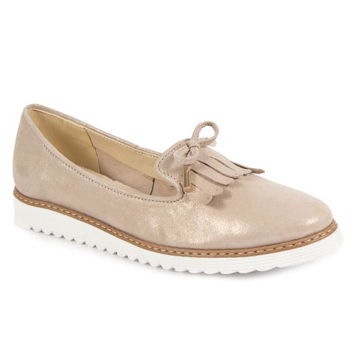 Beige leather glossy moccasins by Alexio Giorgio